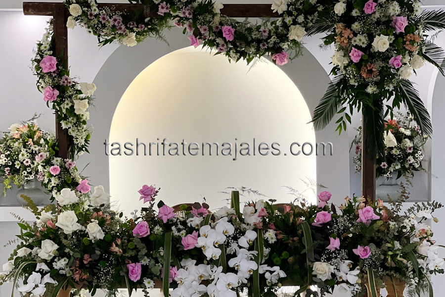 گل آرایی جایگاه عروس و داماد